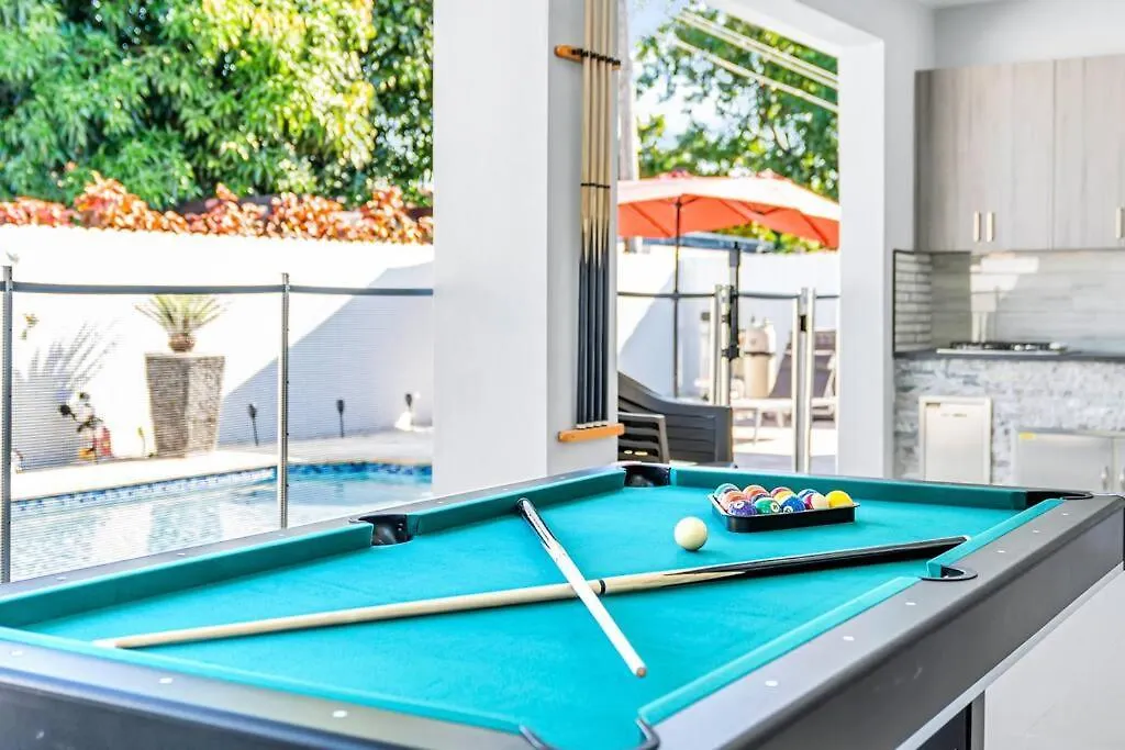 3 2 Family Friendly Brand New W Pool מיאמי