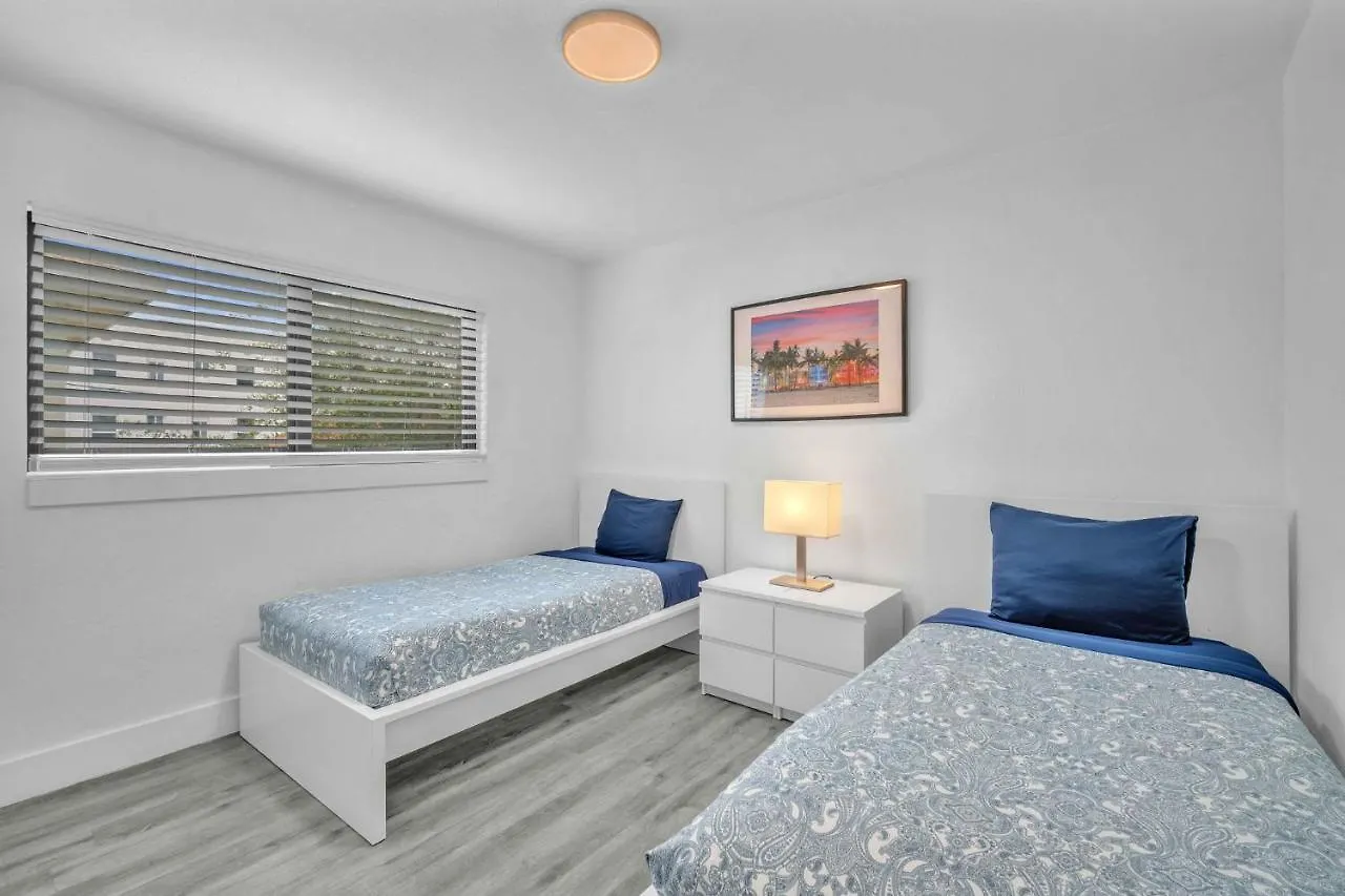 West Brickell - #3 - Renovated 2 1 & Parking