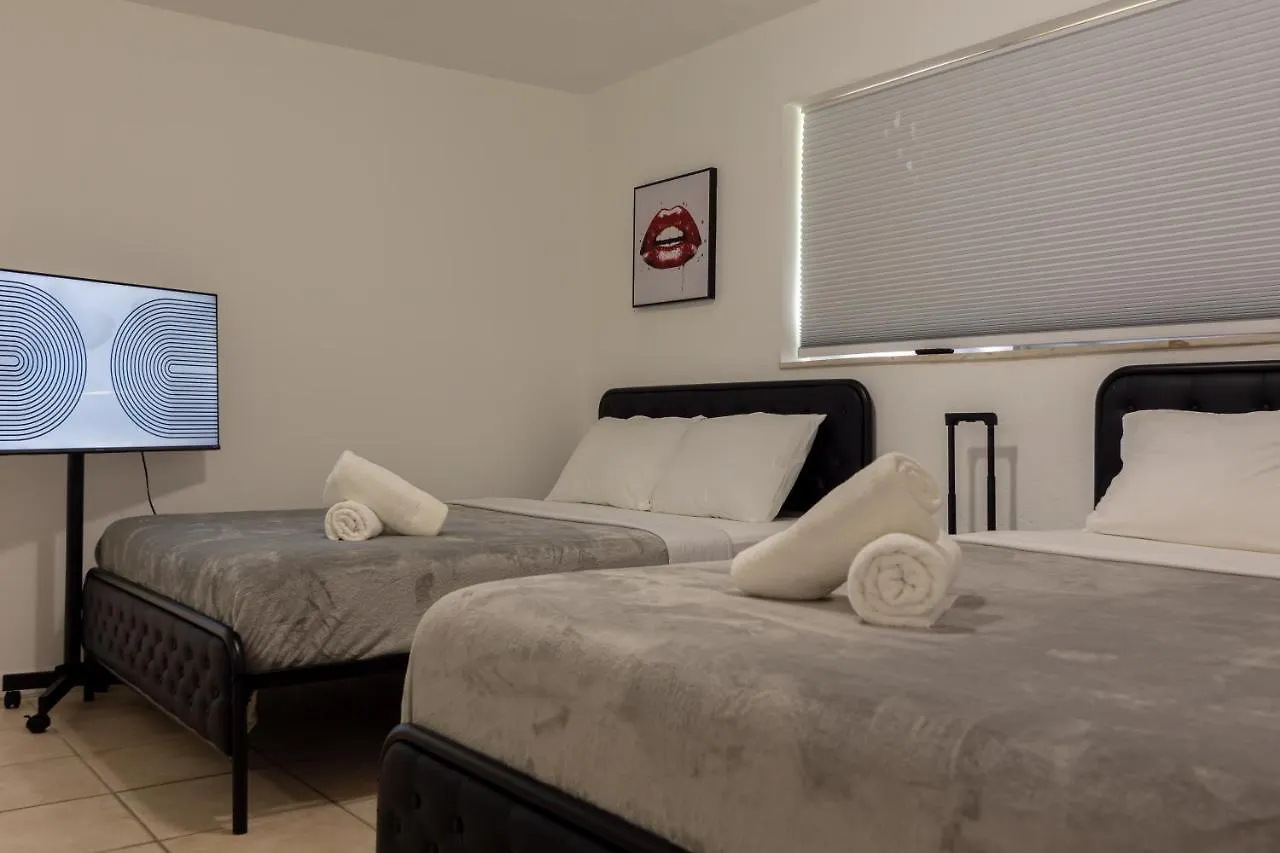 One Bedroom - With Parking & Balcony - Heart Of Wynwood Apartment *