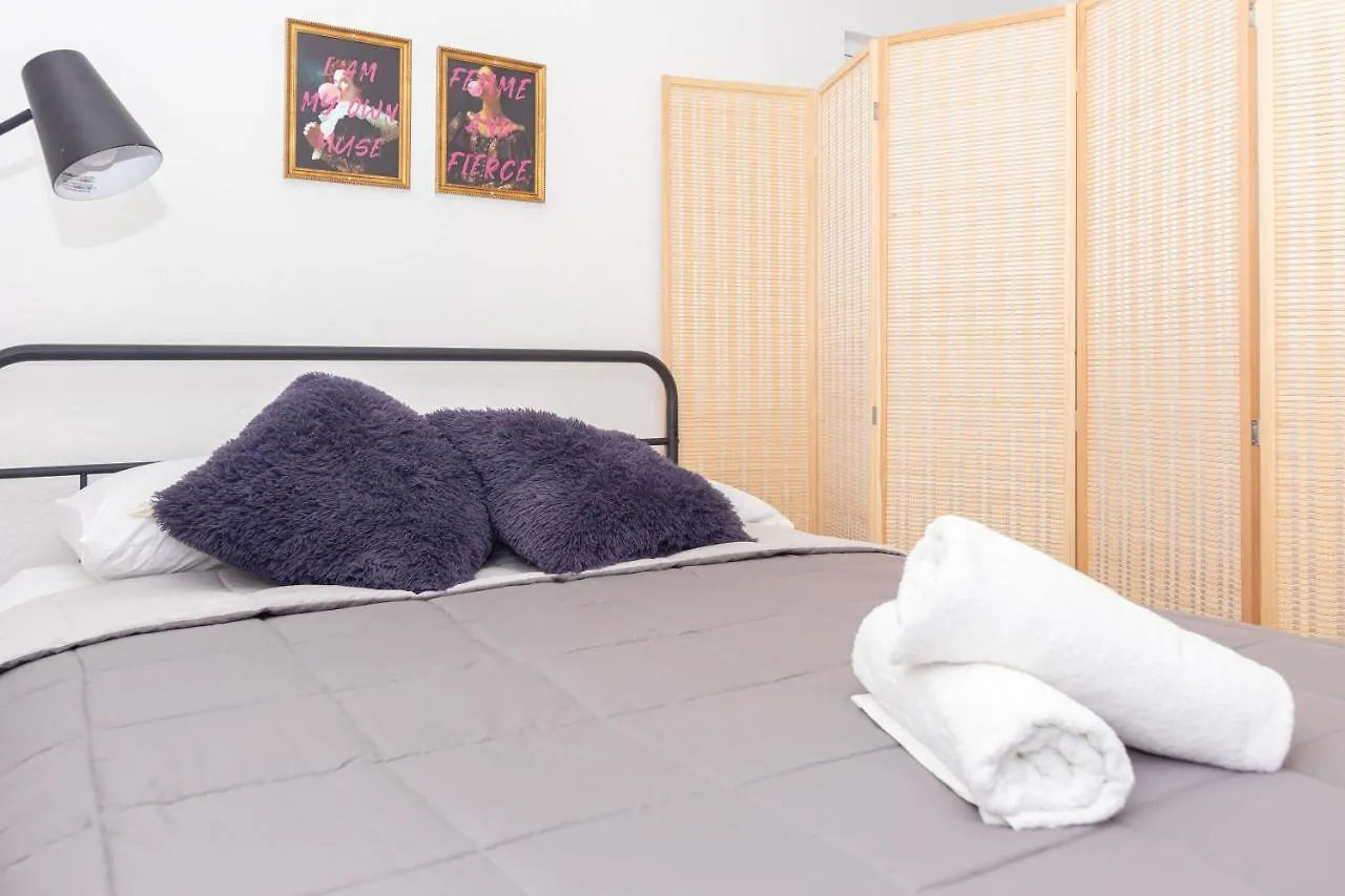 One Bedroom - With Parking & Balcony - Heart Of Wynwood Apartment *