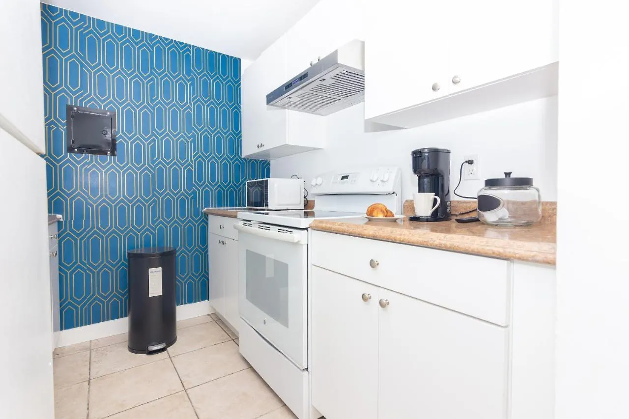 One Bedroom - With Parking & Balcony - Heart Of Wynwood Apartment