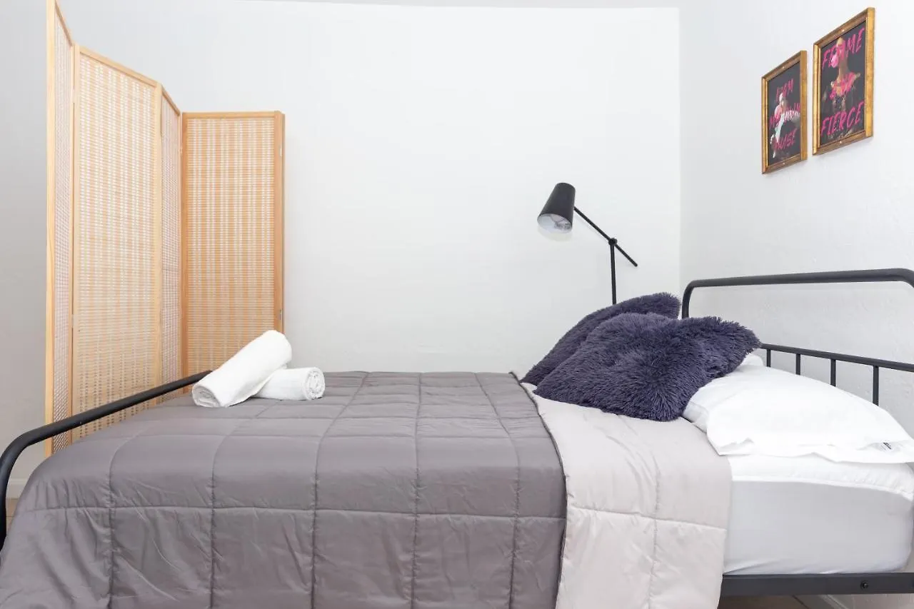 One Bedroom - With Parking & Balcony - Heart Of Wynwood Apartment *