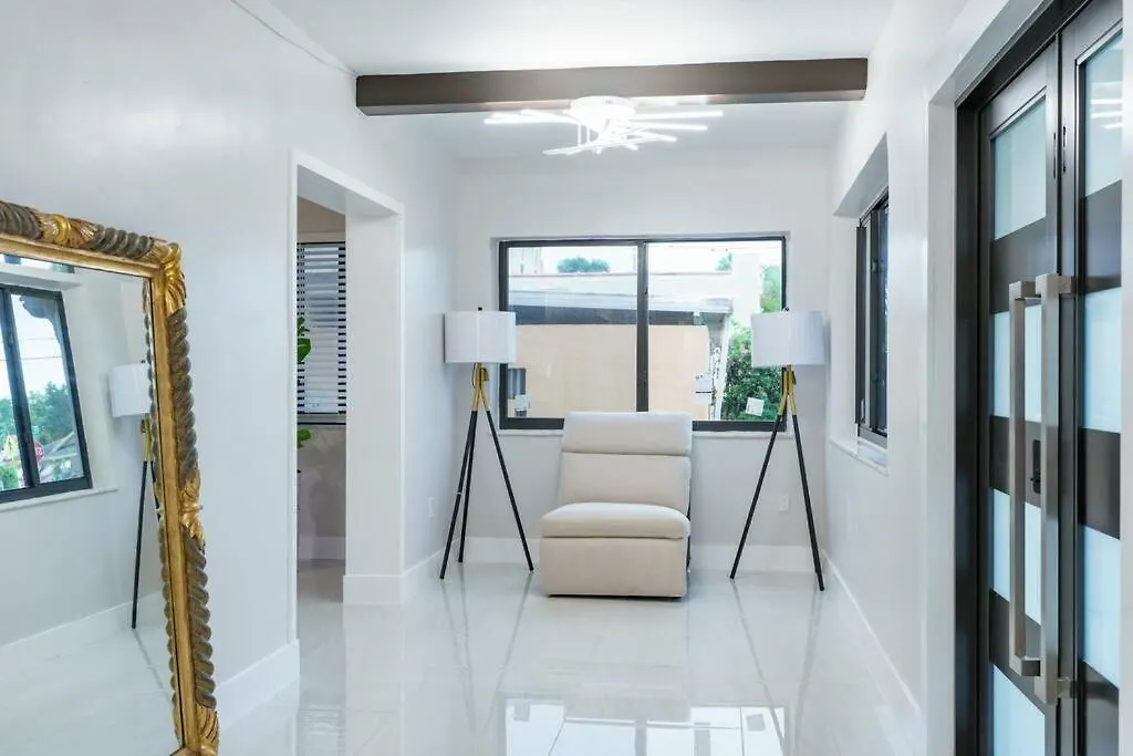 New & Calle Ocho With Arcade! Appartement