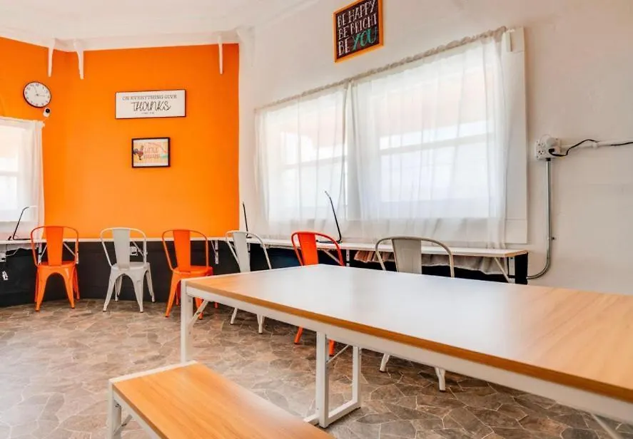 On A Budget - Free Dinner -coffee - Tea - Every Day-female Only Dorms - Men Only Dorms - Under New Management ホステル *