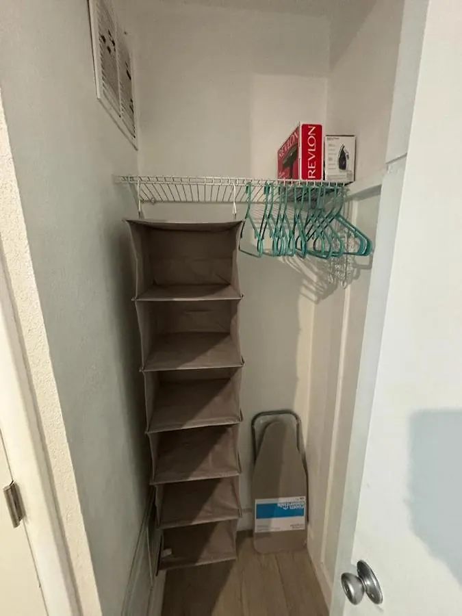 2 Twin Bedroom - Location In - Luggage Storage, Parking And Laundry For Free!!!! * Miami
