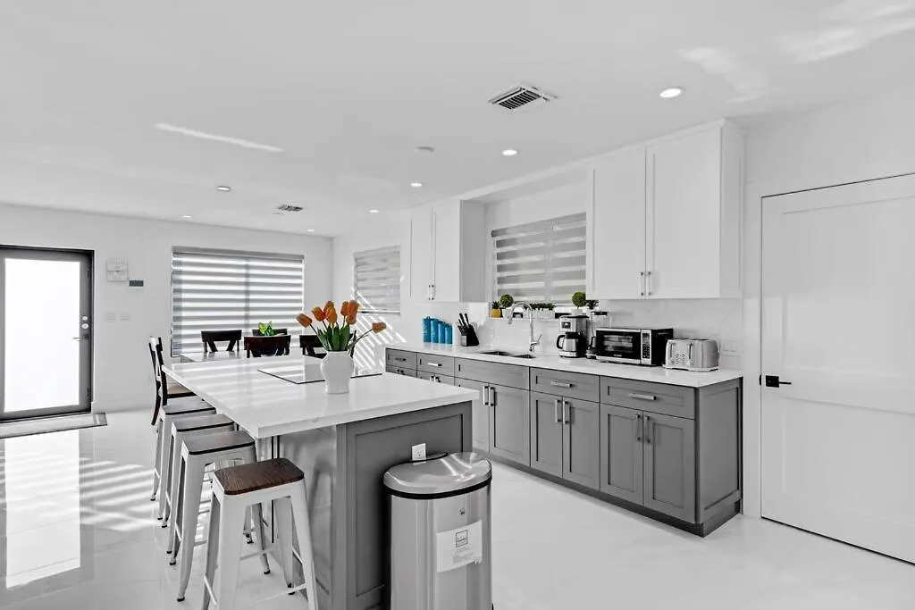 Modern Home, Heated Pool Hot-tub, 12min To Ocean Villa *