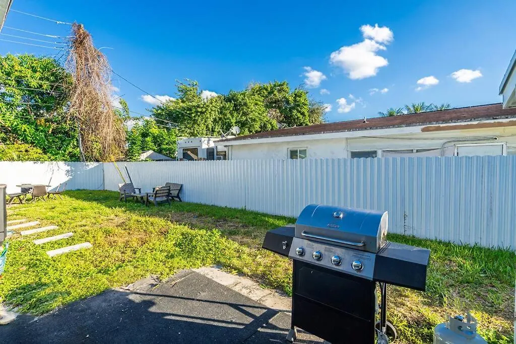 Villa Modern Home, Heated Pool Hot-tub, 12min To Ocean Miami