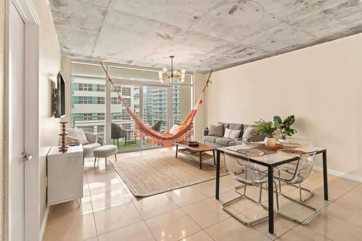 Appartement Urban Retreat - Location Pool Gym & Parking