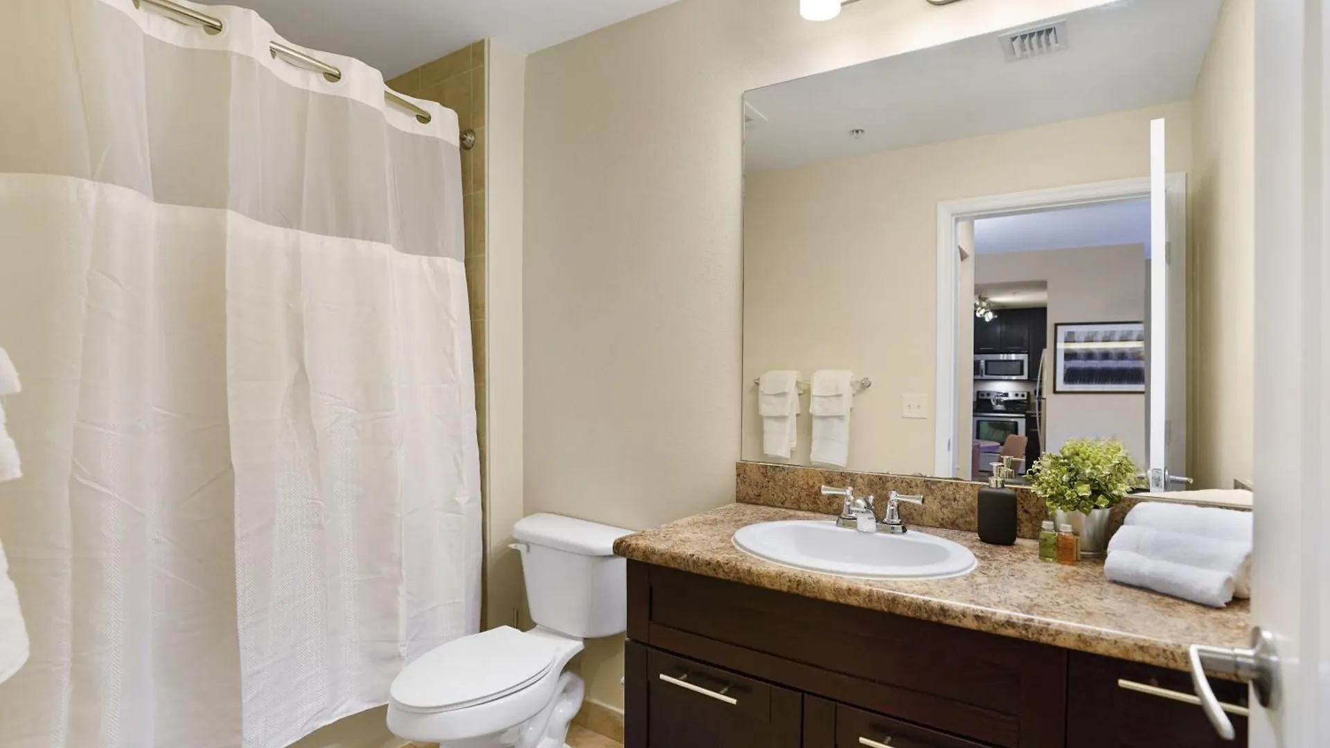 Apartman Dharma South At Red Road Commons