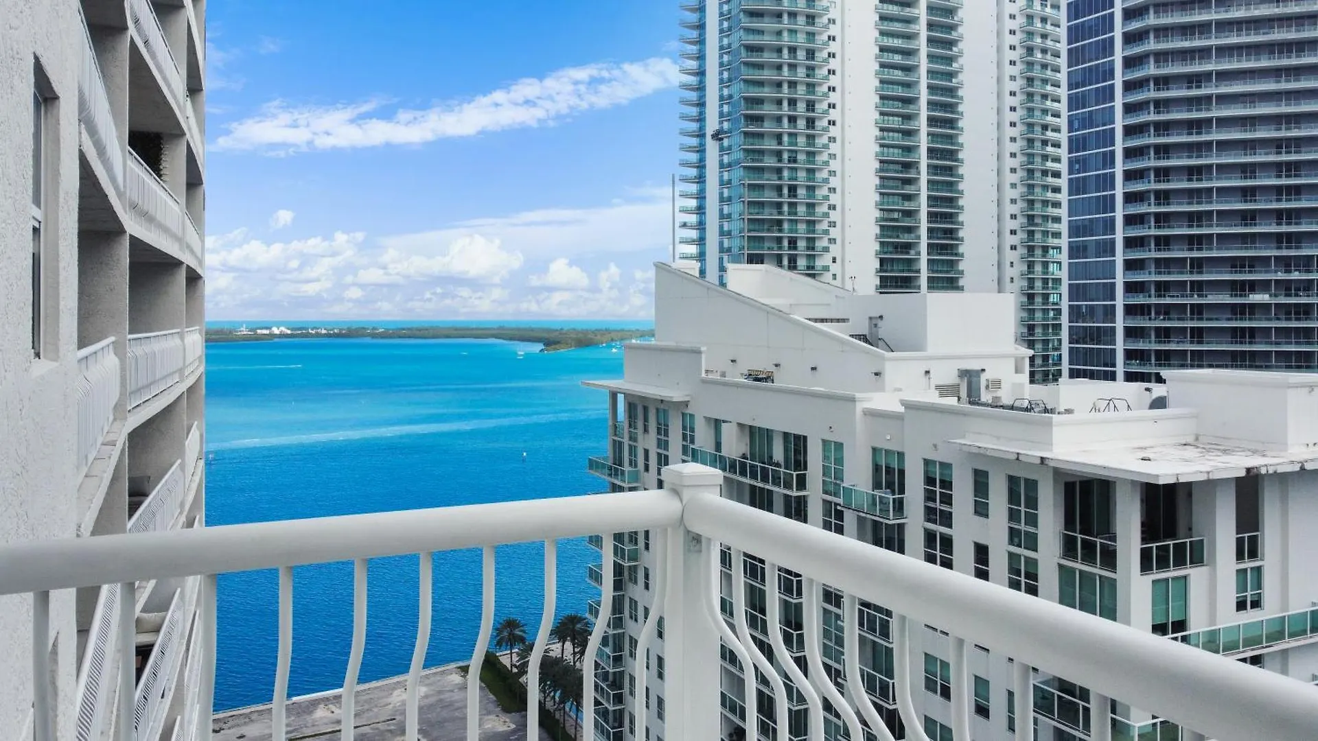 Upscale Brickell 3 Bedroom With Water Views And Free Parking Appartement *