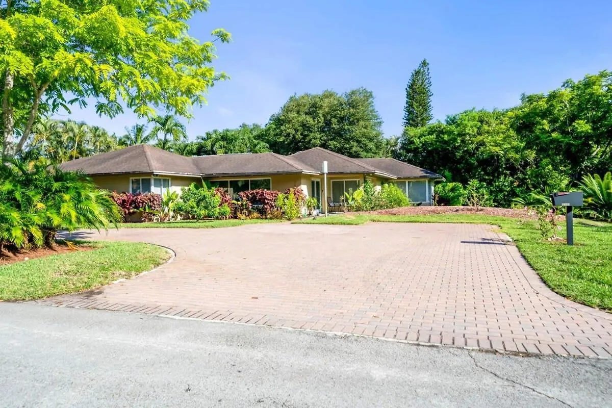 Boho House - Stylist With Parking And Large Yard