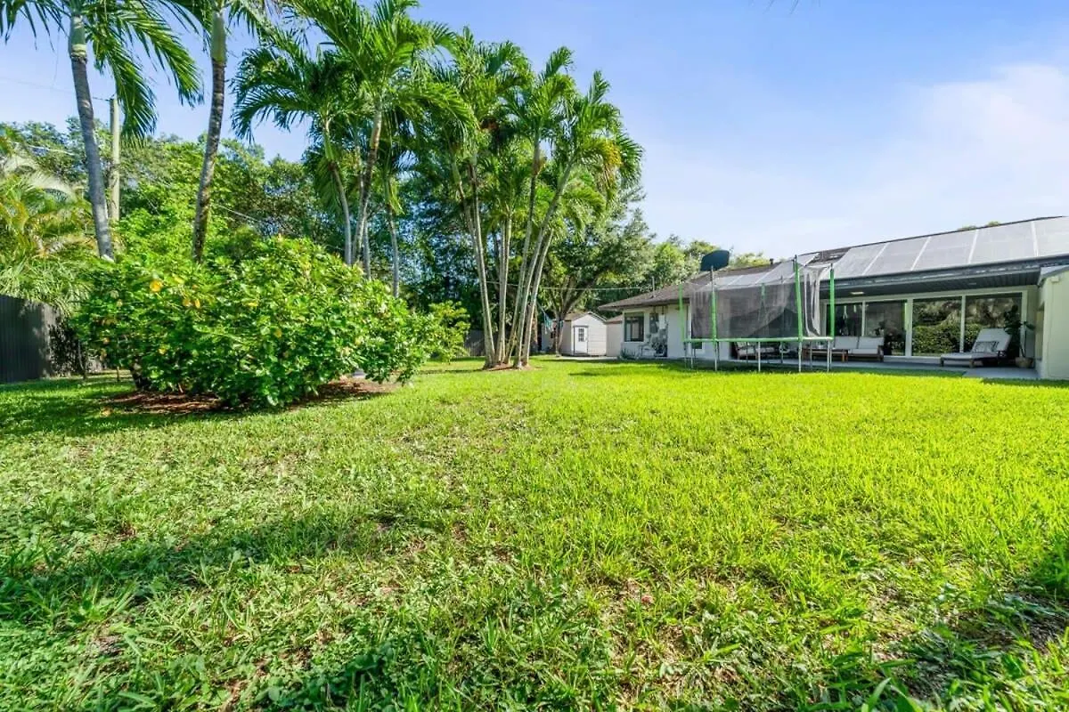 Boho House - Stylist With Parking And Large Yard *