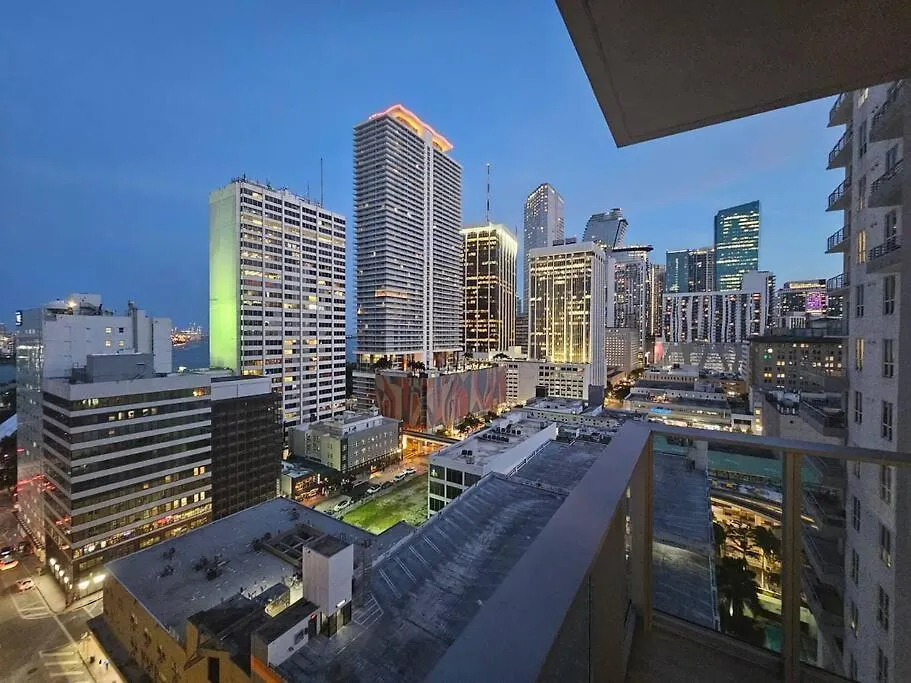 Downtown Elegance. 17th Floor Yotelpad 아파트