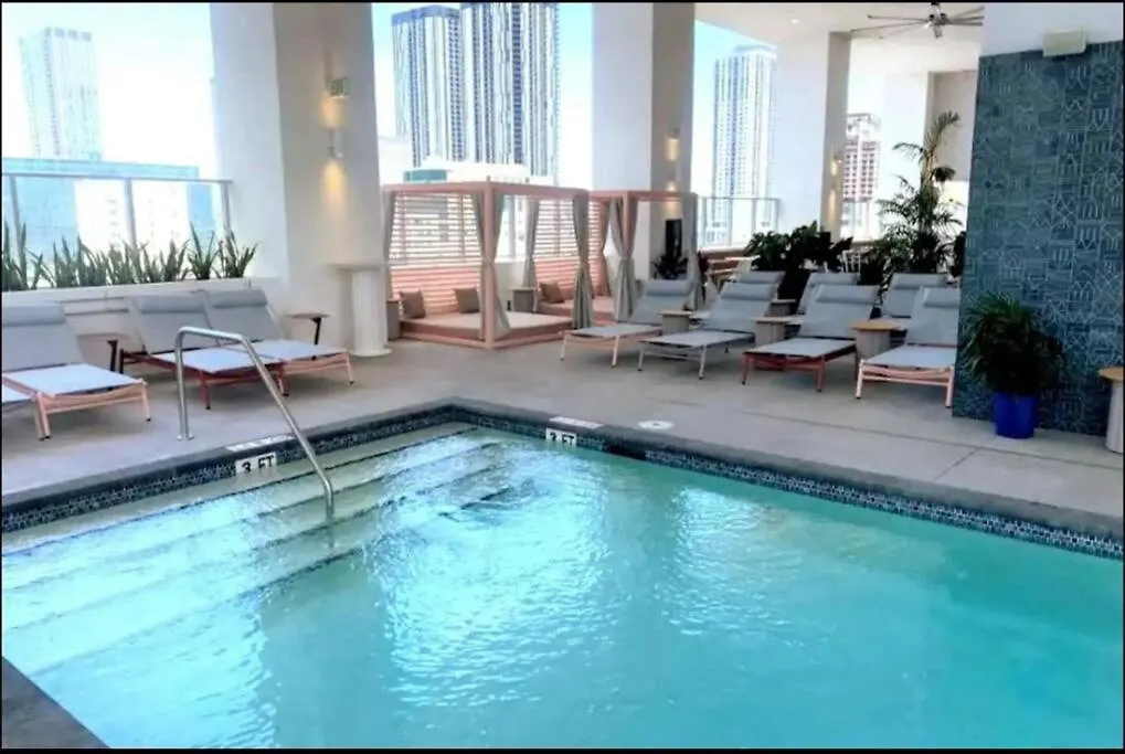Downtown Elegance. 17th Floor Yotelpad 아파트 *
