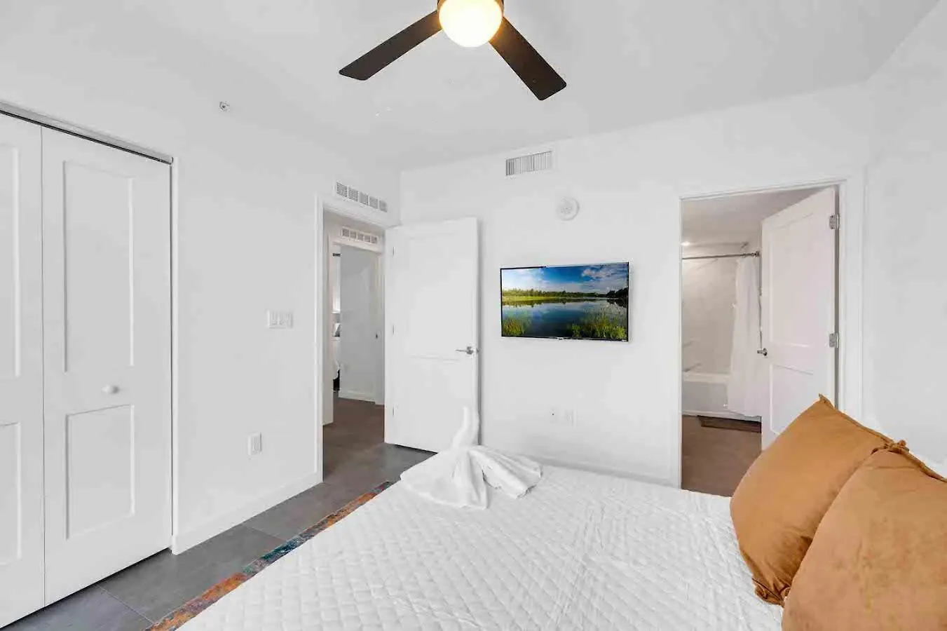 Amazing 3 Bed Unit In Dwntwn With Free Parking 아파트 *