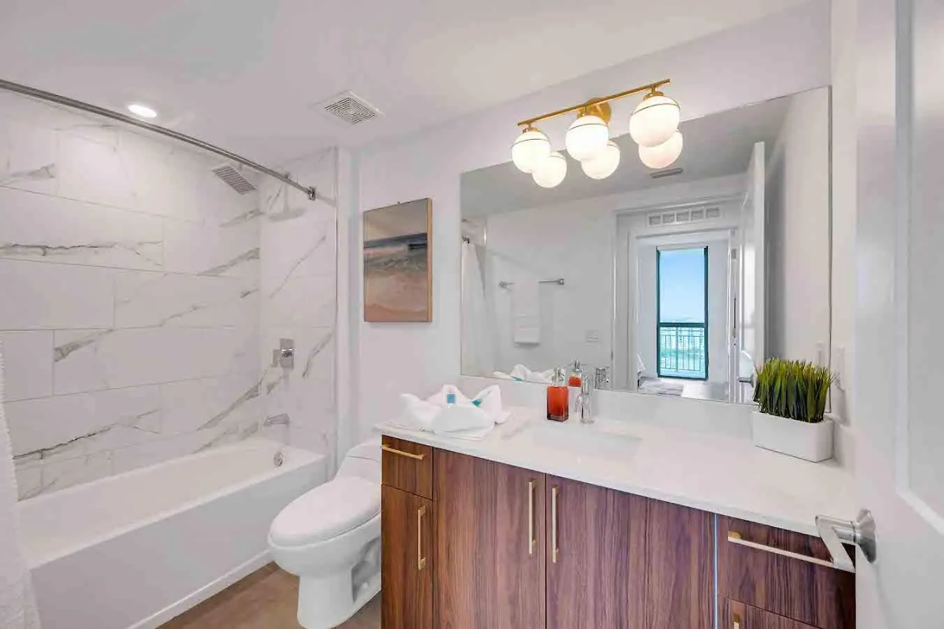 Amazing 3 Bed Unit In Dwntwn With Free Parking 아파트 *