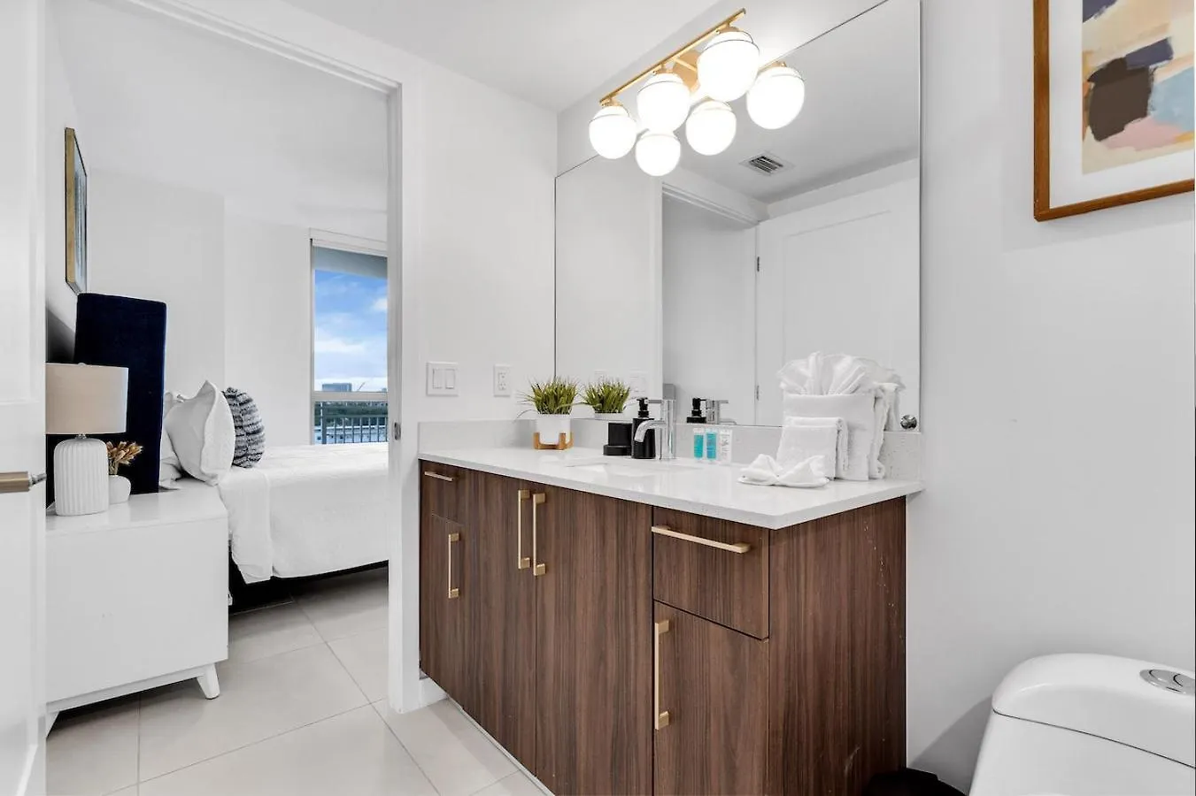 Charming 3-bed Mins From Brickell With Free Parking Apartman *