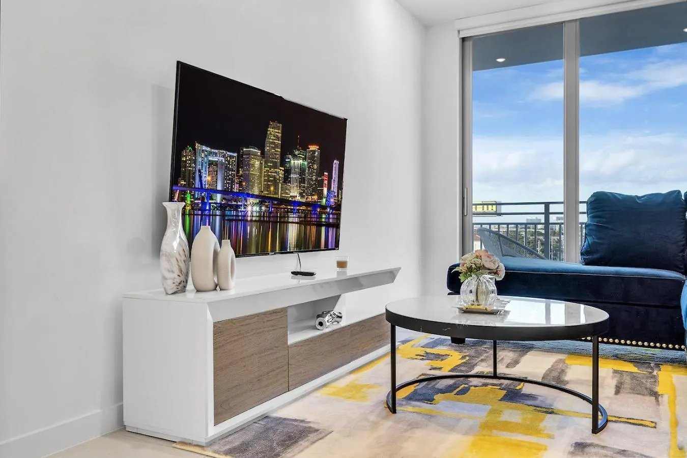 Apartman Charming 3-bed Mins From Brickell With Free Parking