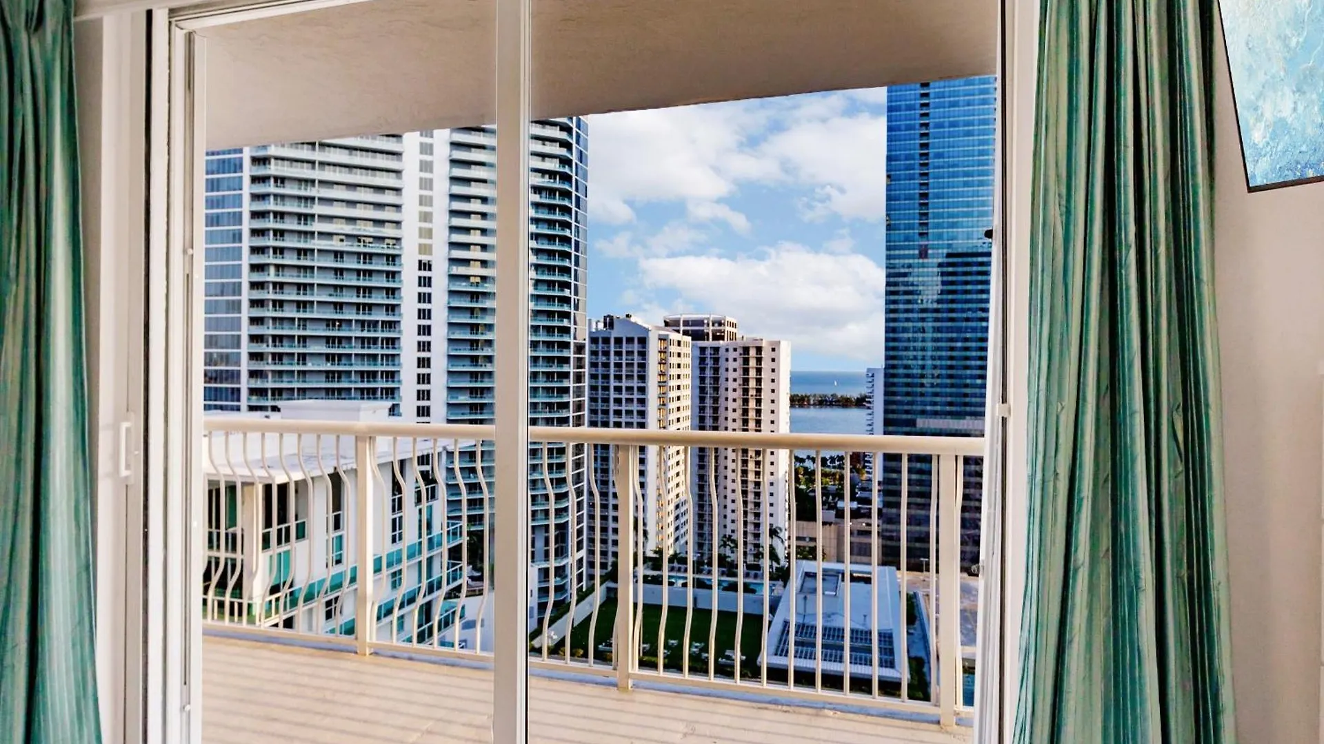 Upscale Brickell 3 Bedroom With Water Views And Free Parking Appartement Miami
