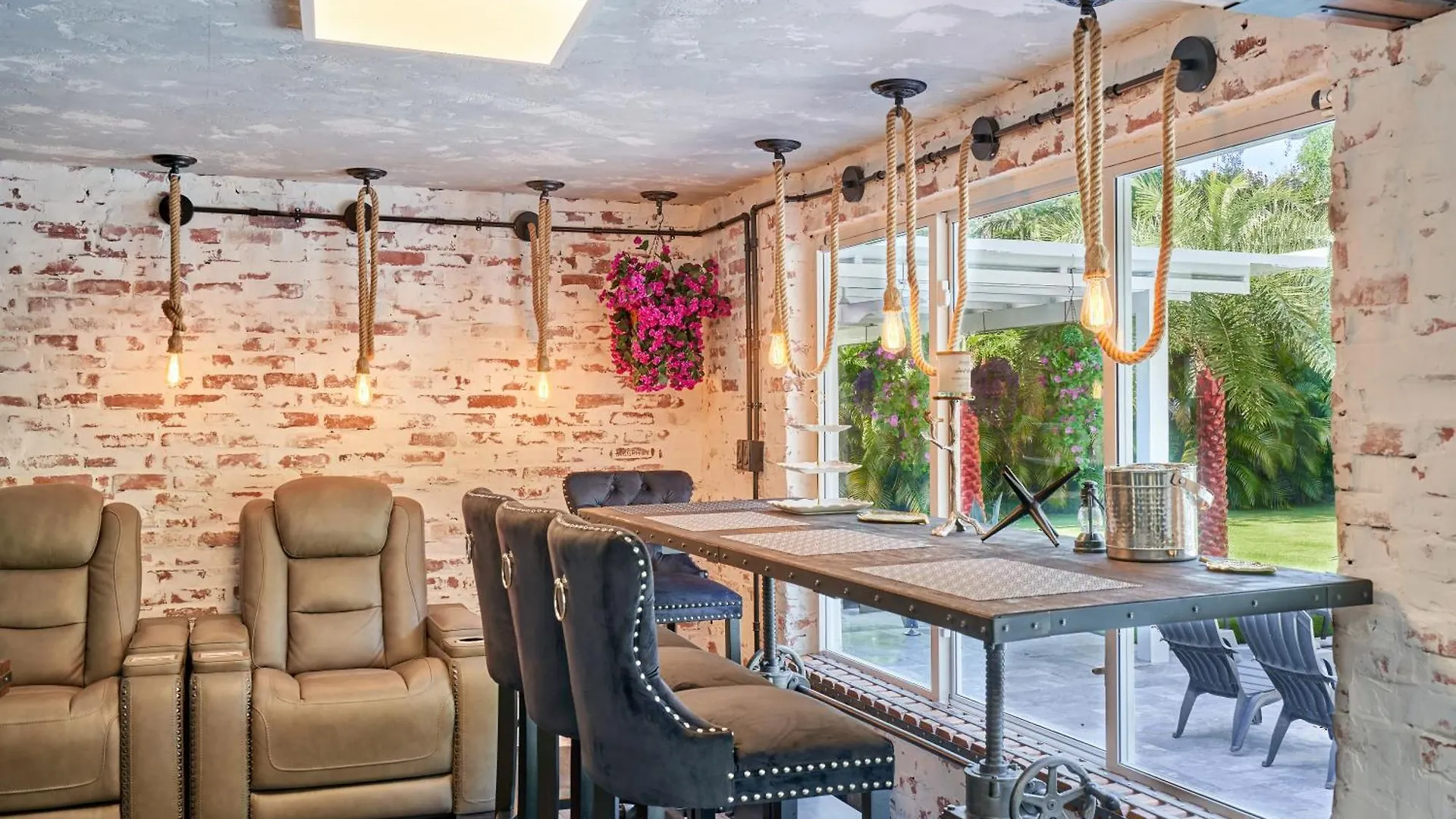 Vila With Outdoor Sauna, Outdoor Bar And Pergola With Games Miami