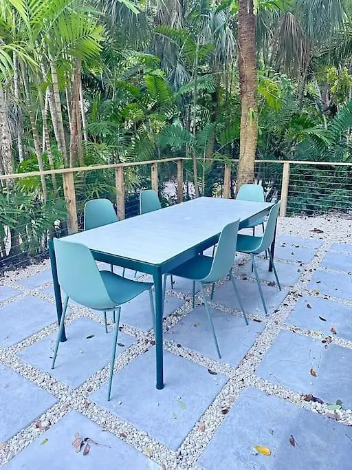 Coconut Grove Mid-century Jungle Oasis Prázdninový dům