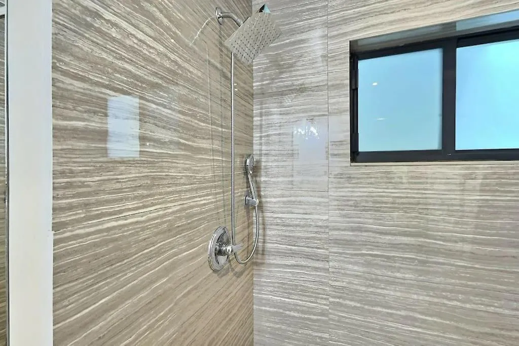 Jacuzzi•glamping•gym•parking•bbq•soft Beds•secure Holiday home Miami
