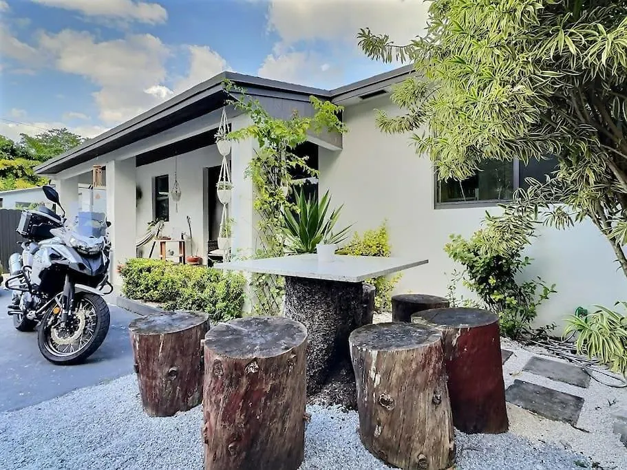 Holiday home Jacuzzi•glamping•gym•parking•bbq•soft Beds•secure Miami