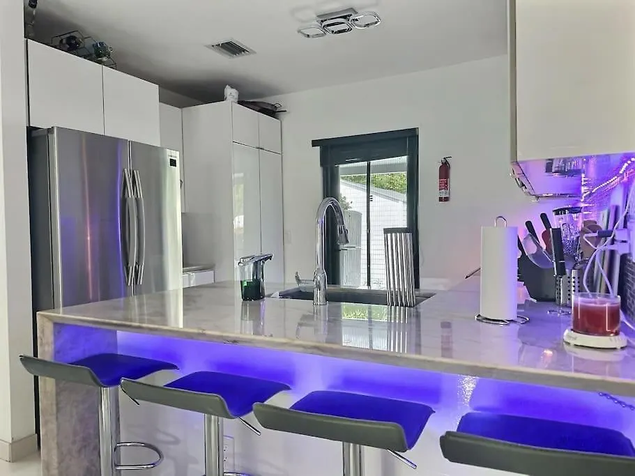 Holiday home Jacuzzi•glamping•gym•parking•bbq•soft Beds•secure *