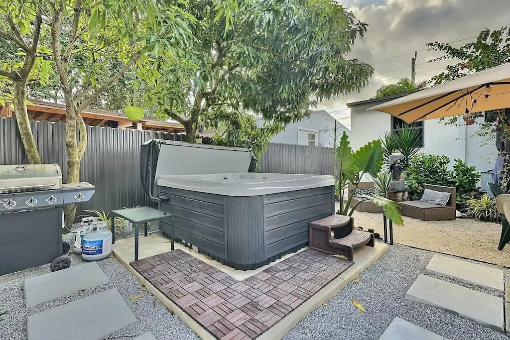 Jacuzzi•glamping•gym•parking•bbq•soft Beds•secure Holiday home *