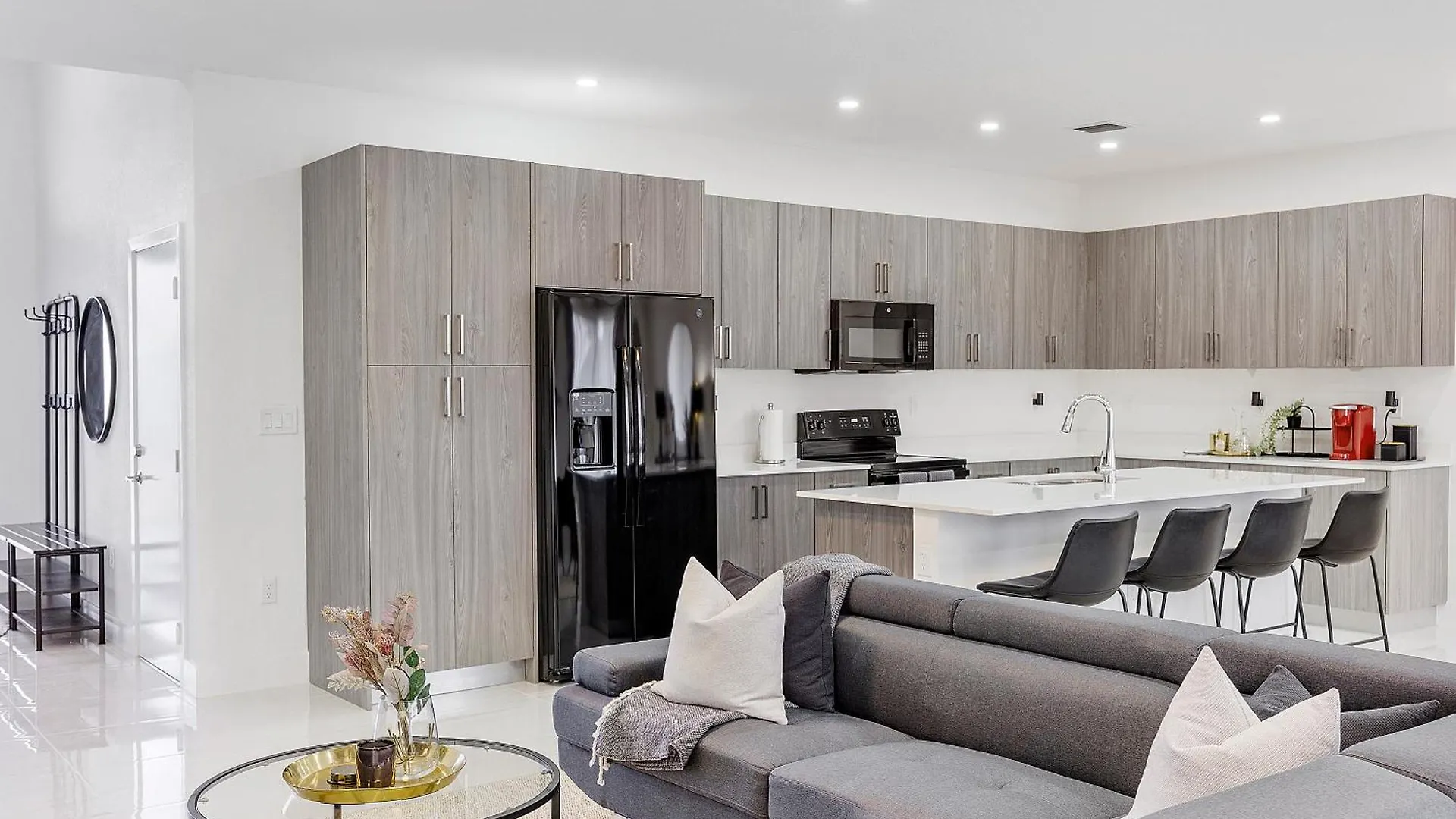 Avi Lux Iii Miami