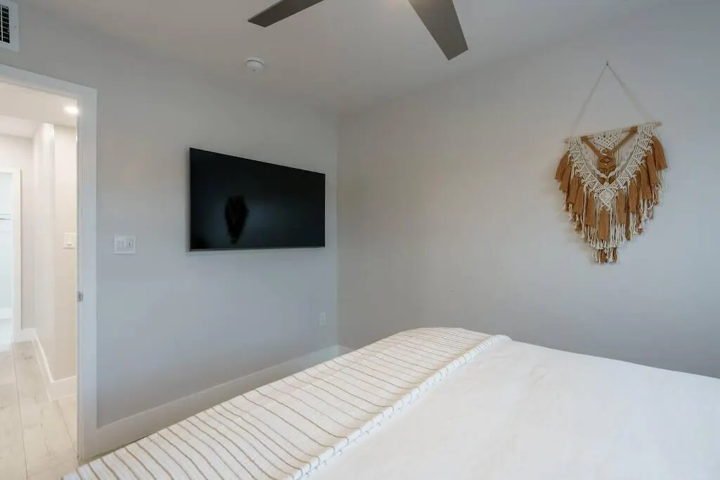 Apartment New! & Calle Ocho Simpson's Funhouse! Miami