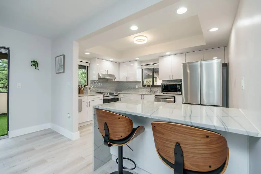 New! & Calle Ocho Simpson's Funhouse! Apartment