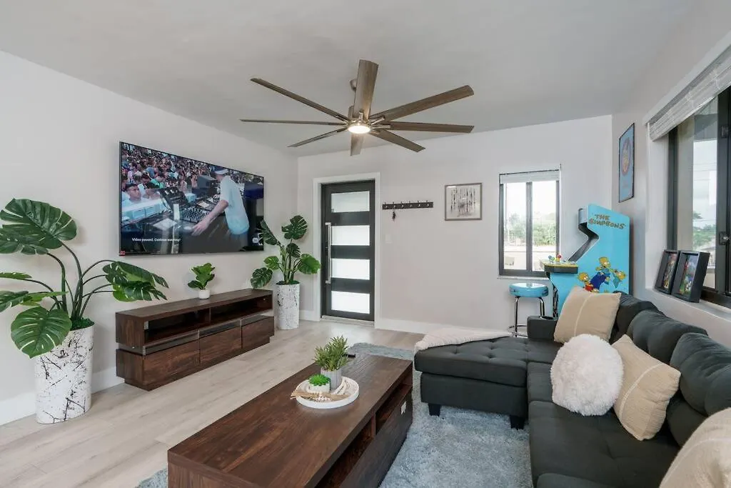 Apartment New! & Calle Ocho Simpson's Funhouse!