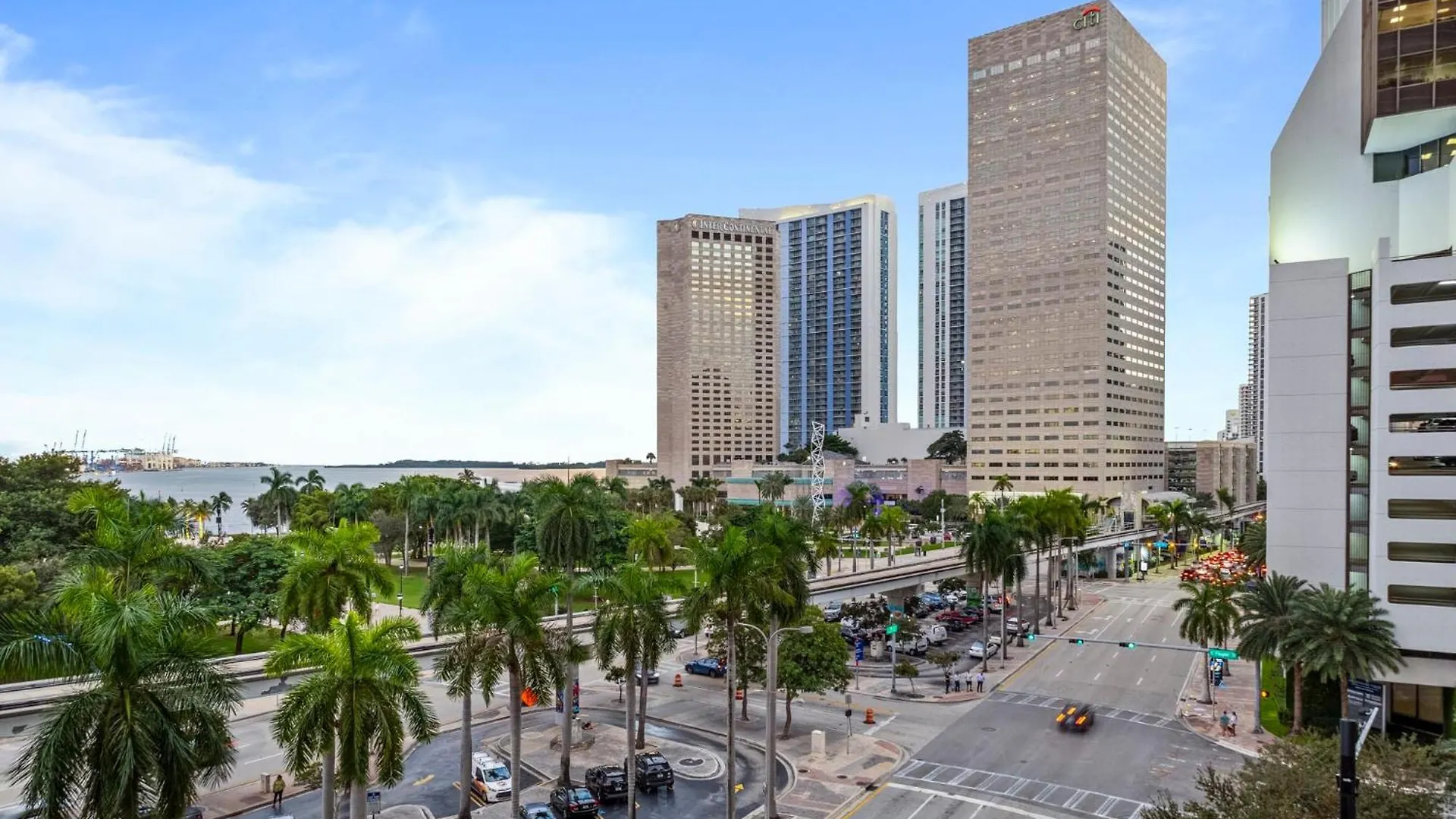 Biscayne Bay View Pool Hot Tub And Amenities