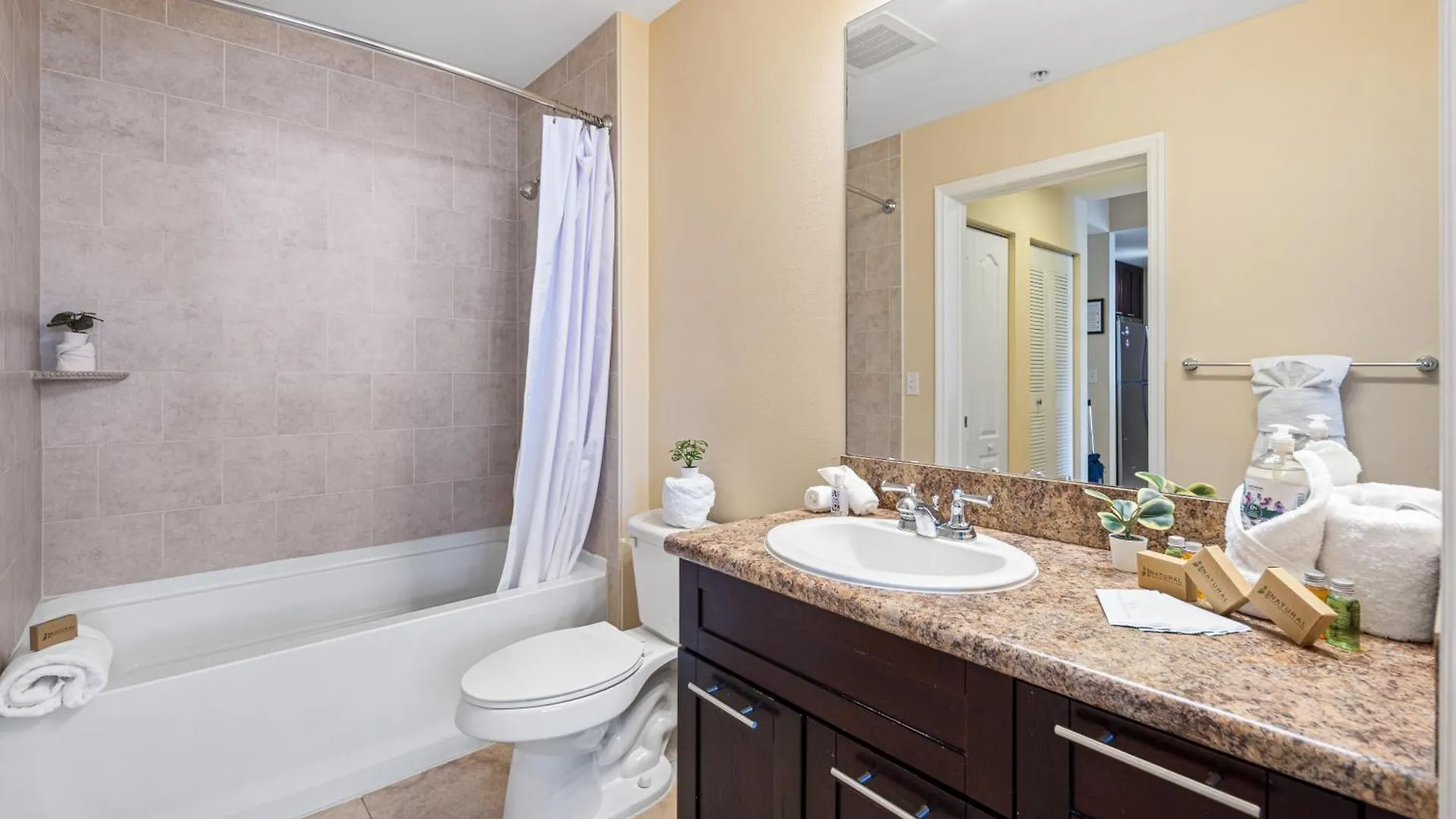 Dharma South At Red Road Commons Apartman