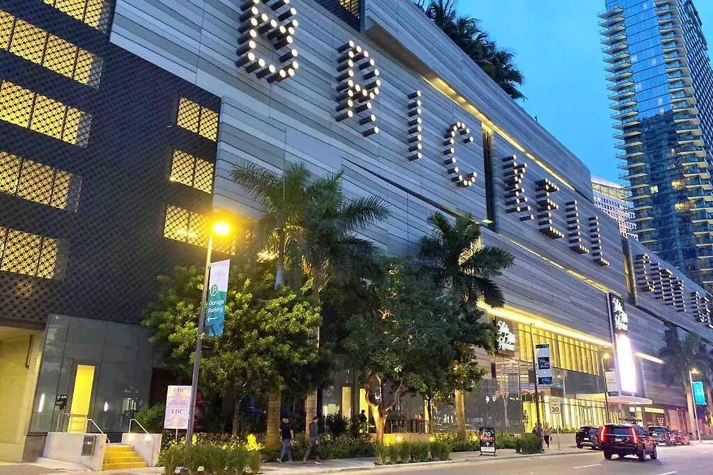 Newly Renovated 5 Min From Airport Apartmán *