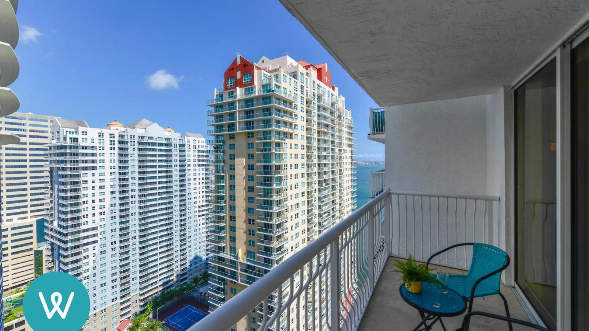 Stunning At Brickell With Pool & Gym *