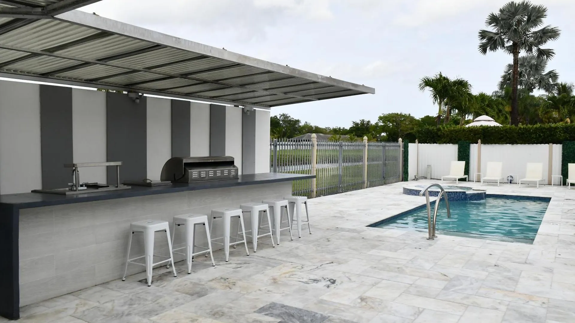 Luxurious With Bbq, Hot Tub, Heated Pool & Wifi - L36