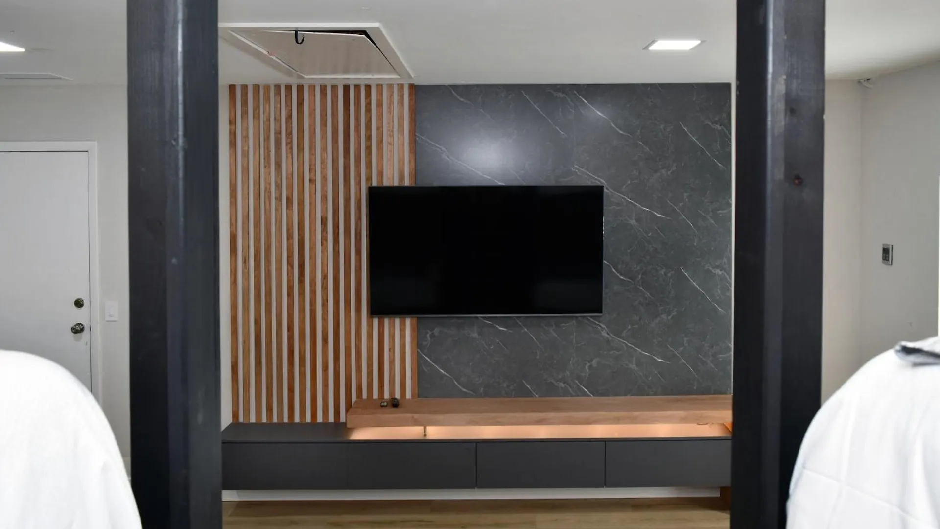 Luxurious With Bbq, Hot Tub, Heated Pool & Wifi - L36 度假居