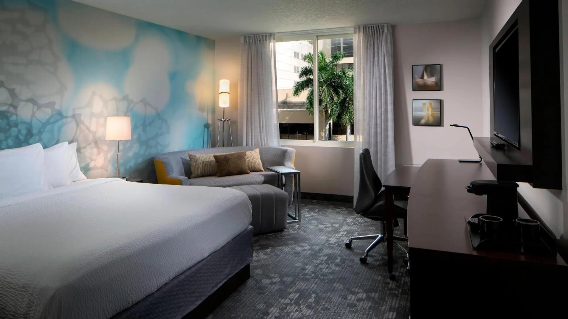 Courtyard Miami Dadeland 3*