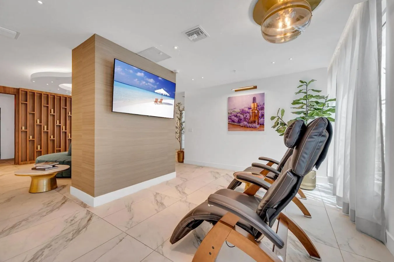 Modern Unit In Downtown With Free Parking Apartment