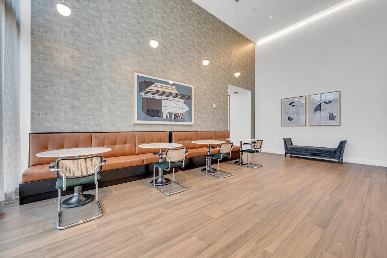 Modern Unit In Downtown With Free Parking Apartment *