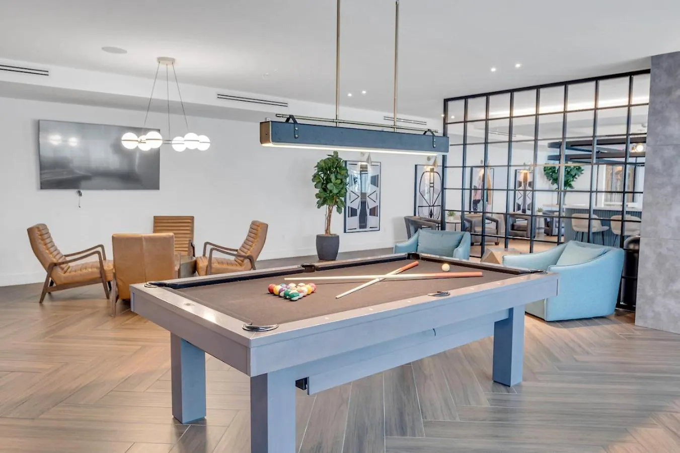Apartment Modern Unit In Downtown With Free Parking