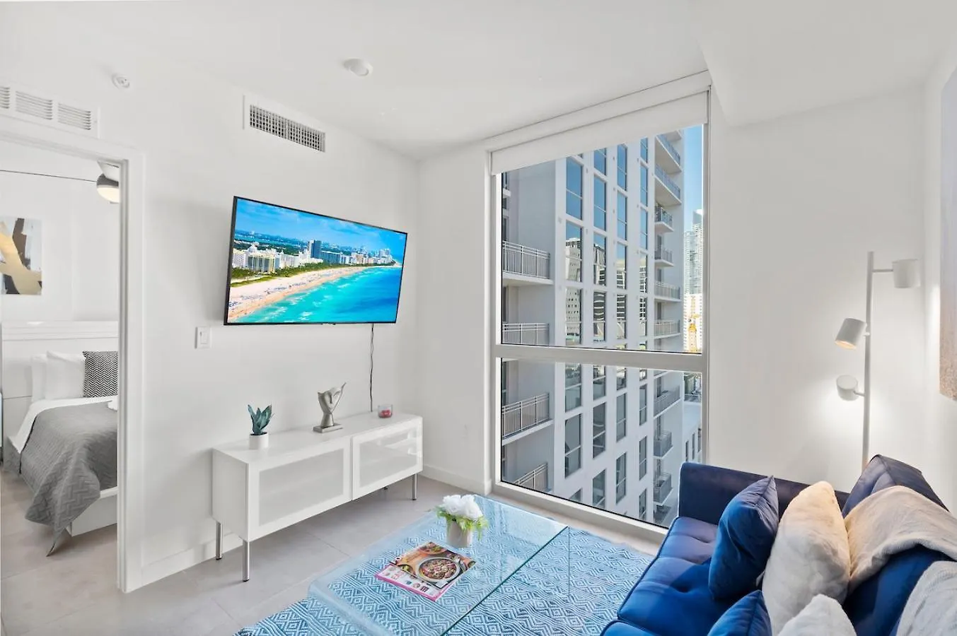Apartment Modern Unit In Downtown With Free Parking