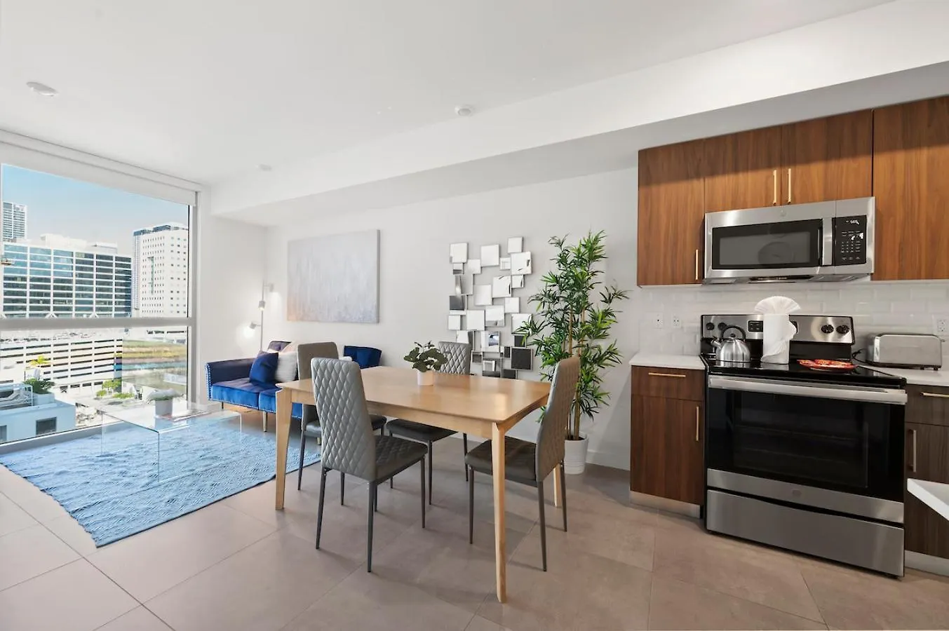 Modern Unit In Downtown With Free Parking Apartment