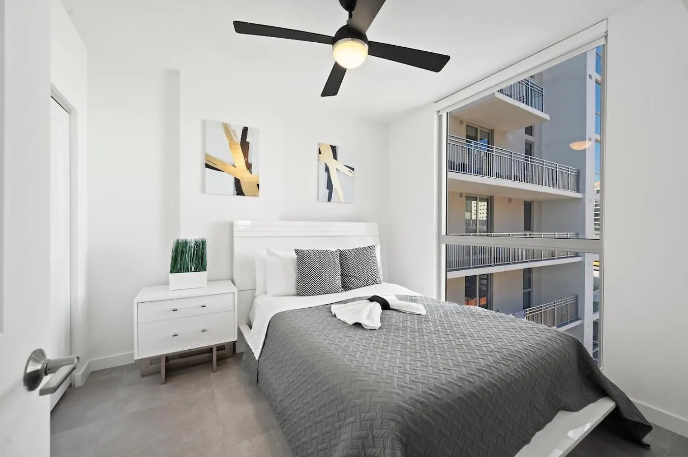 Modern Unit In Downtown With Free Parking Apartment Miami