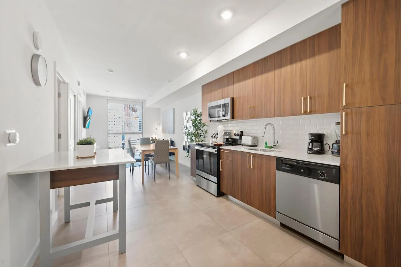 Apartment Modern Unit In Downtown With Free Parking
