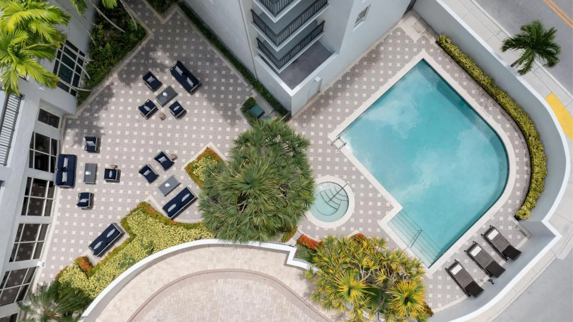 Courtyard Miami Dadeland 3*