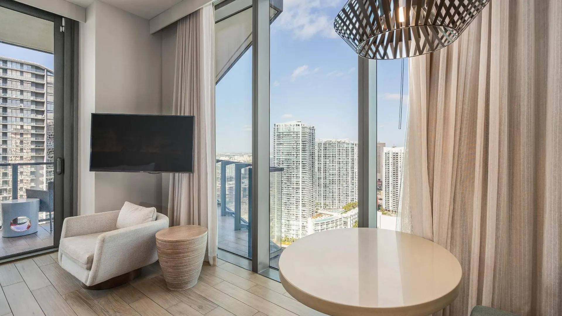 Hotel East, Miami