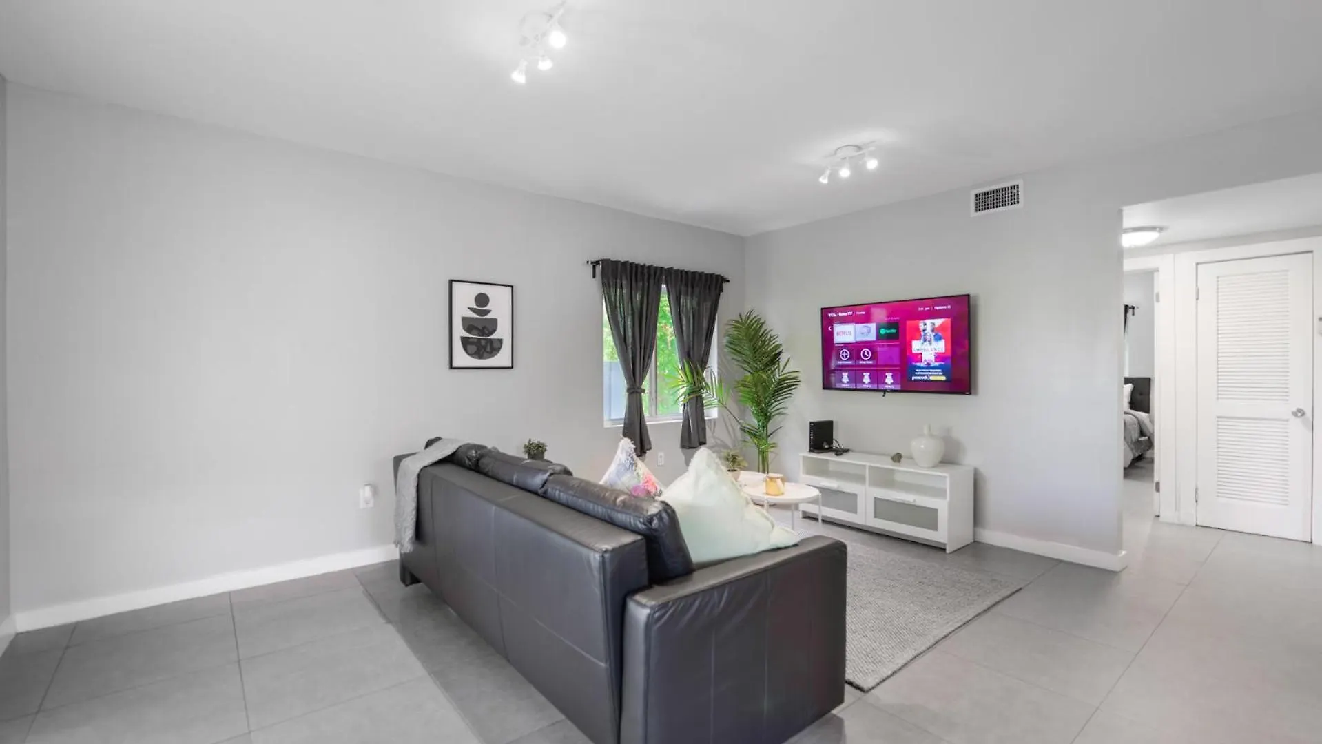 Awesome Duplex On The East Side Of *